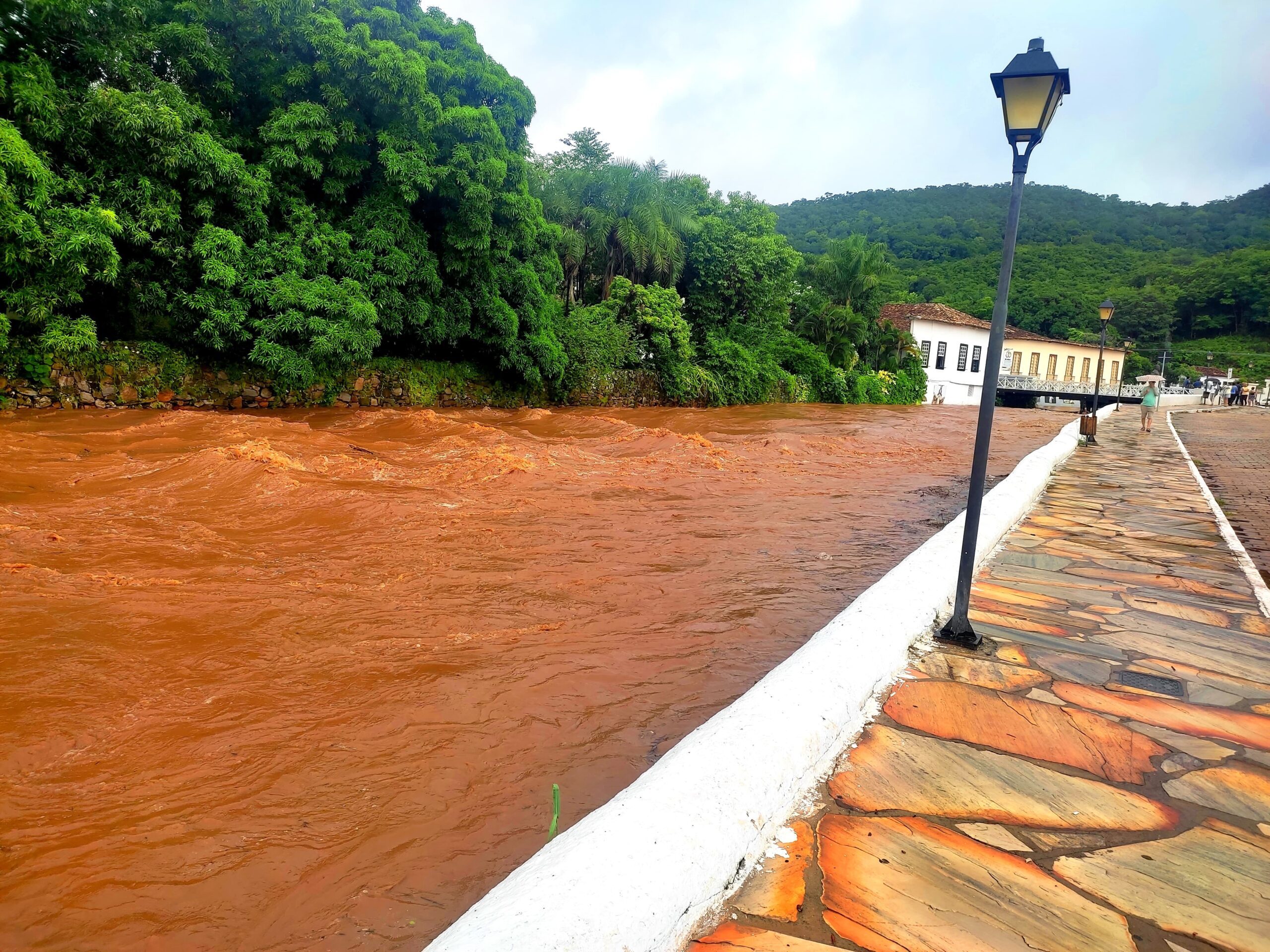 Alerta Laranja foi emitido para a Cidade de Goiás devido ao risco de transbordamento do Rio Vermelho. Outras 132 cidades goianas também estão em risco