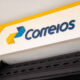Crise nos Correios pode gerar prejuízo de até R$ 10 bilhões em 2025, afetando as contas públicas e obrigando o governo a adotar medidas de contingenciamento. Entenda a situação