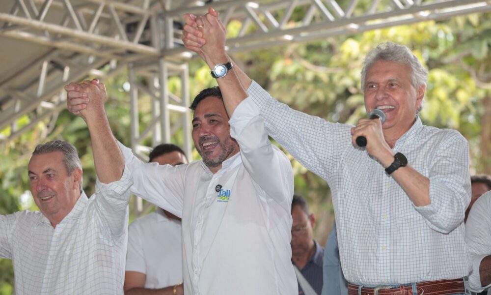 Encontro de Líderes em Goiás reúne Talles Barreto, Ronaldo Caiado e outras autoridades em Rianápolis. Evento fortalece base política do Estado e marca momento de diálogo estratégico.