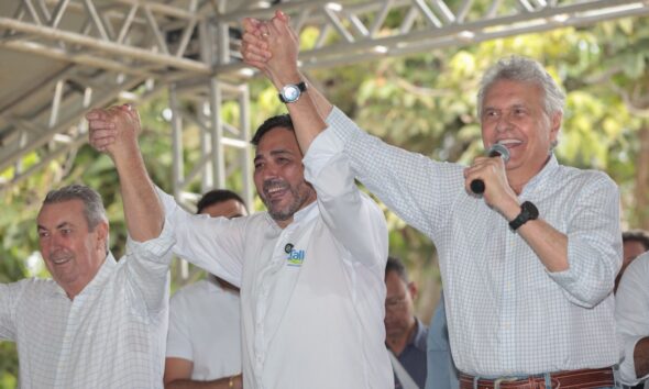 Encontro de Líderes em Goiás reúne Talles Barreto, Ronaldo Caiado e outras autoridades em Rianápolis. Evento fortalece base política do Estado e marca momento de diálogo estratégico.