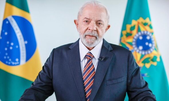 A pesquisa Datafolha aponta que a aprovação de Lula segue estável em 32%, enquanto a reprovação é de 37%. A avaliação de seu governo permanece com margens pequenas de variação