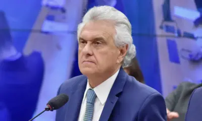 Governador Ronaldo Caiado reafirma sua pré-candidatura à presidência da República, demonstrando confiança na vitória sobre o PT nas eleições de 2026. Caiado também discute alianças partidárias para o futuro.