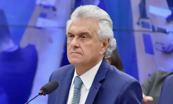 Governador Ronaldo Caiado reafirma sua pré-candidatura à presidência da República, demonstrando confiança na vitória sobre o PT nas eleições de 2026. Caiado também discute alianças partidárias para o futuro.