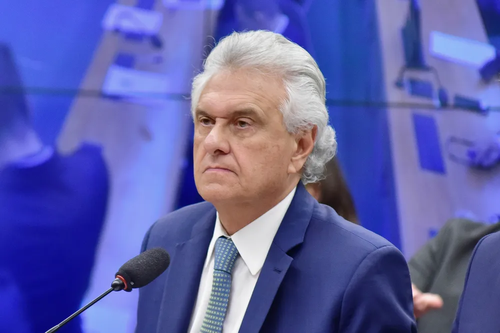 Governador Ronaldo Caiado reafirma sua pré-candidatura à presidência da República, demonstrando confiança na vitória sobre o PT nas eleições de 2026. Caiado também discute alianças partidárias para o futuro.