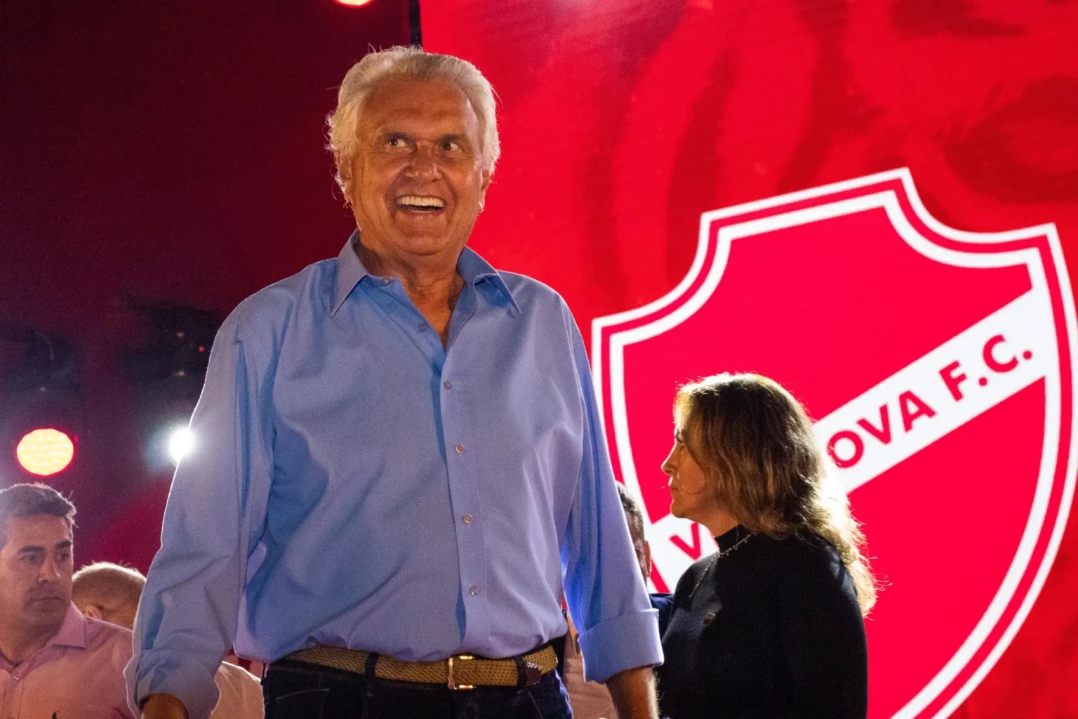 Governador Ronaldo Caiado assina a doação definitiva da área do Centro de Treinamento do Vila Nova em Goiânia, permitindo investimentos e grandes eventos esportivos no futuro.