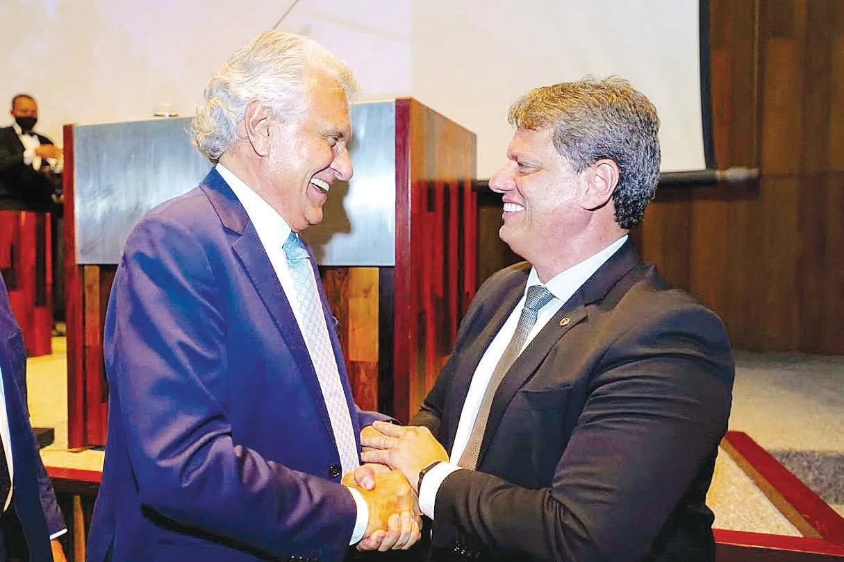 A PEC da Segurança Pública segue sendo debatida no Congresso com a presença de governadores e a expectativa de um parecer final nesta quinta-feira. Discussões visam combater o crime organizado.