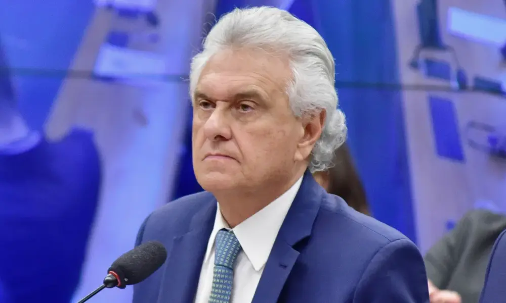 Governador Ronaldo Caiado critica a PEC da Segurança Pública, defendendo a autonomia dos estados. Ele também cobrou mais repasses da União e destacou os avanços na segurança de Goiás.