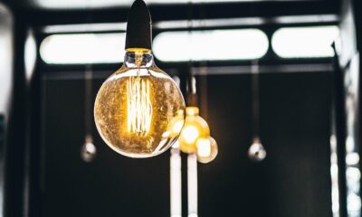 Calor extremo em Goiás em outubro provoca aumento histórico de 14% nas contas de energia, impactando tanto consumidores residenciais quanto o comércio local, que enfrentam custos mais elevados.